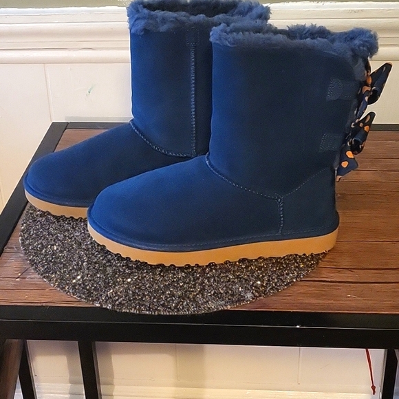 UGG BOOTS - Picture 1 of 1